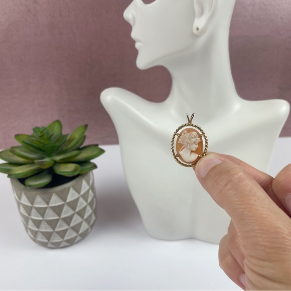 Gold 14K White Cream Pink Cameo Woman Pendant Necklace Vintage Classic